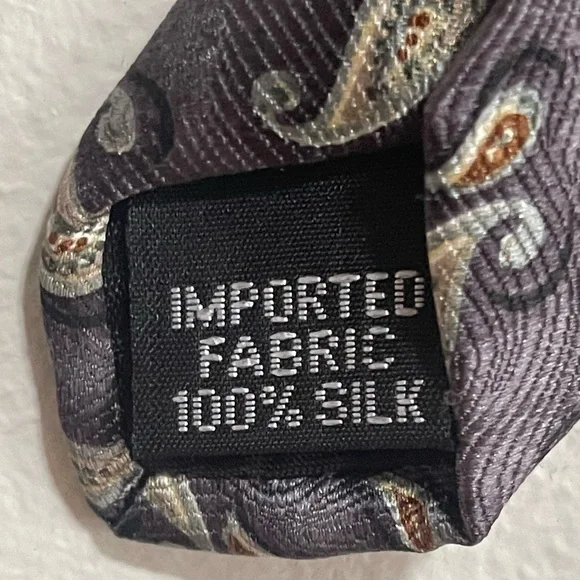 Geoffrey Beene Black Tie with Beige and Brown Paisley - Picture 4 of 4